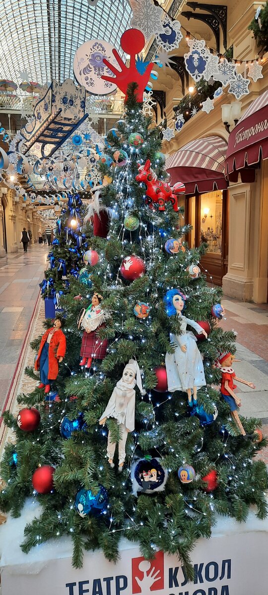 Выставка ёлок в ГУМе