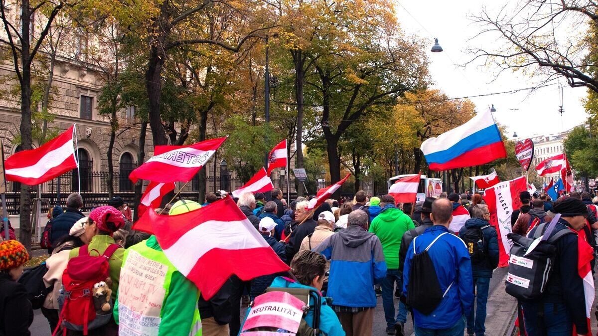    Участники митинга против антироссийских санкций в Вене© РИА Новости / Стрингер