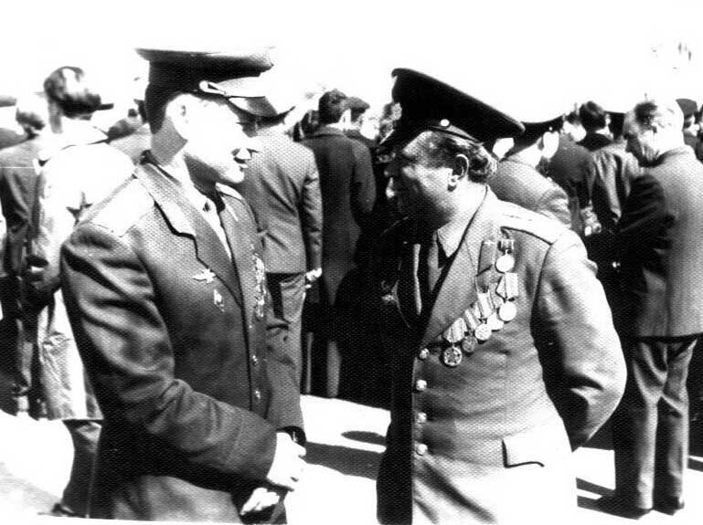 командир 1АЭ майор Жильников Егор Михайлович и инженер эскадрильи капитан Клюкин