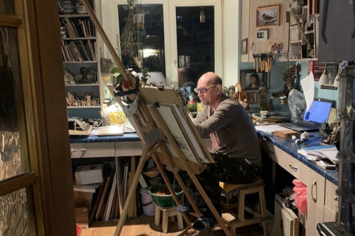    Художник более 30 лет занимается изготовлением необычных кукол.