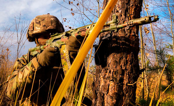 Боец с АК-12 в камуфляжной раскраске (фото из открытых источников)