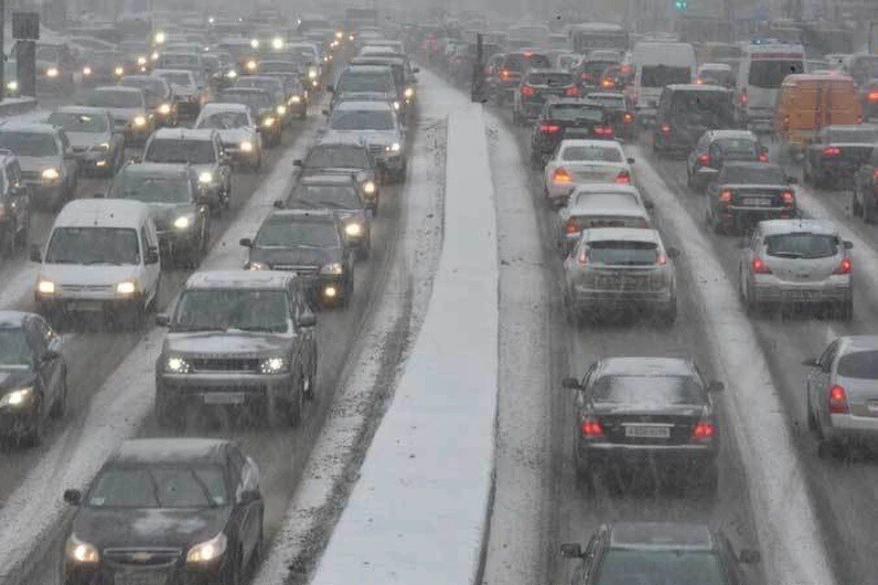     На дорогах Москвы наблюдаются восьмибалльные пробки Анатолий ЖДАНОВ