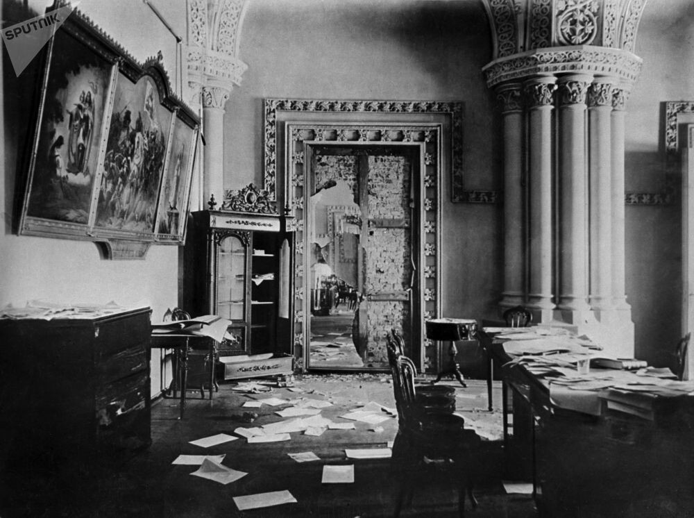 Зимний дворец после штурма 1917 г.