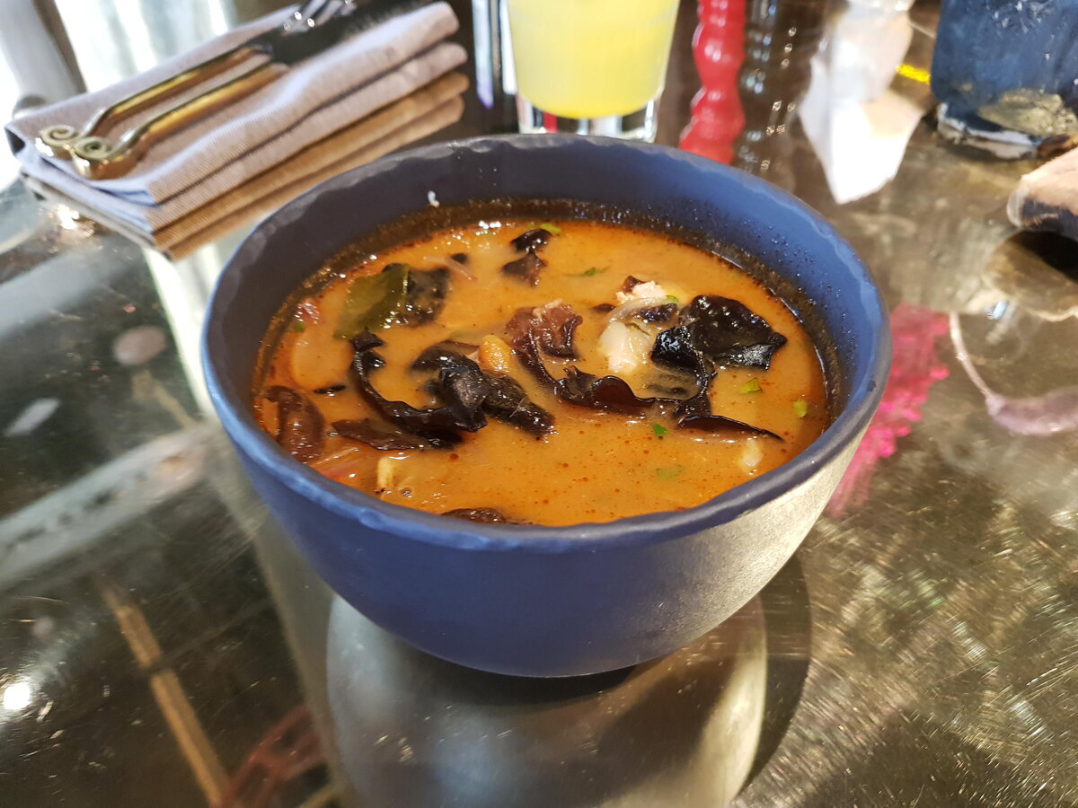 Том ям с креветками BBQ. 550 рублей.