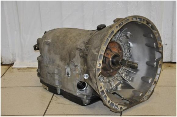 Общие сведения: Крутящий момент – по величине передаваемого крутящего момента АКПП 6-й серии разделяются на типы : W5A330, W5A380, W5J400, W5A580. Соответственно, при одинаковом конструктиве, АКПП отличаются передаточными числами, планетарными рядами и количеством дисков в пакетах сцеплений и тормозов, которые варьируются в зависимости от передаваемого крутящего момента. Это важно в случае покупки бу трансмиссии. В случае неправильно подобранной АКПП, автомобиль, проехав сотню метров, встанет в аварийный режим. При чтении ошибок обнаружится код неисправности 147.