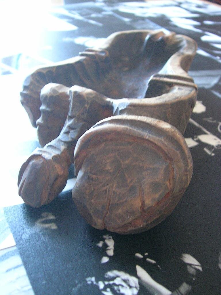 Деревянная пепельница, работы Виктора Цоя