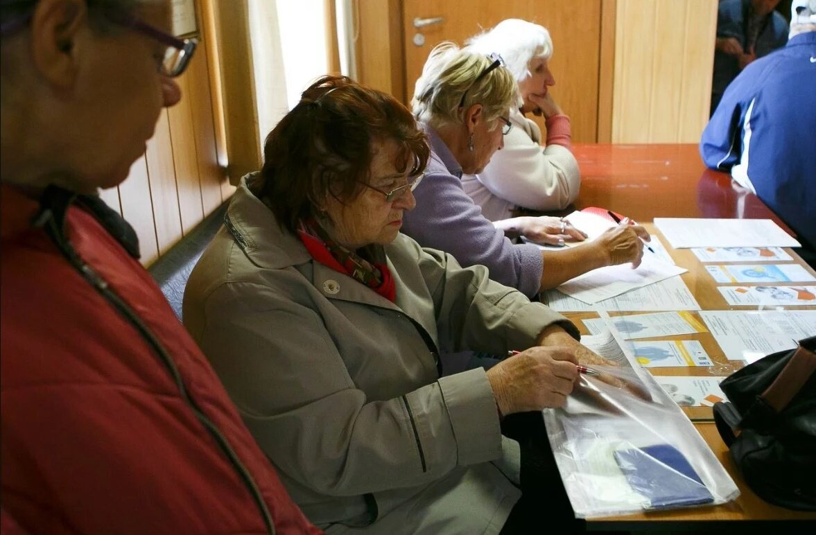 Социальные льготы пенсионерам. Пенсионеры и коммуналка. Субсидии жкх. Pension plan. Реклама втб для пенсионеров.
