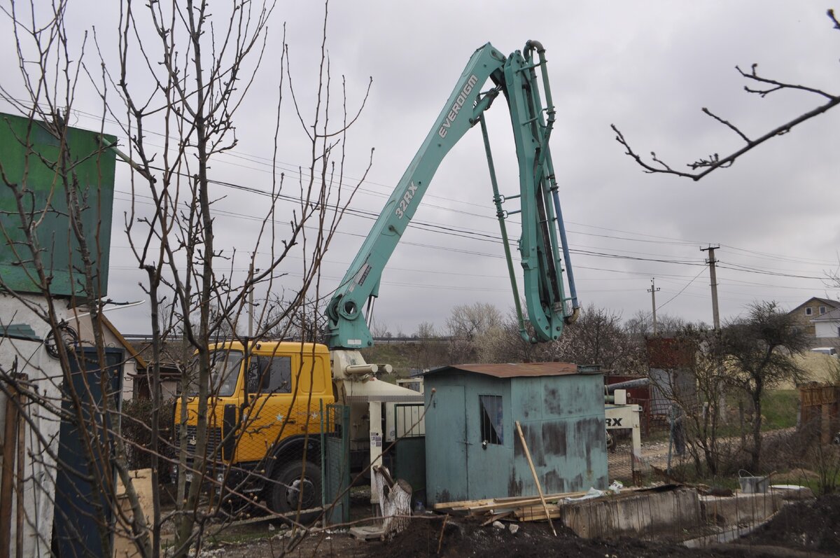 Бетононасос в аренду от 6000 руб в час. Фото мое