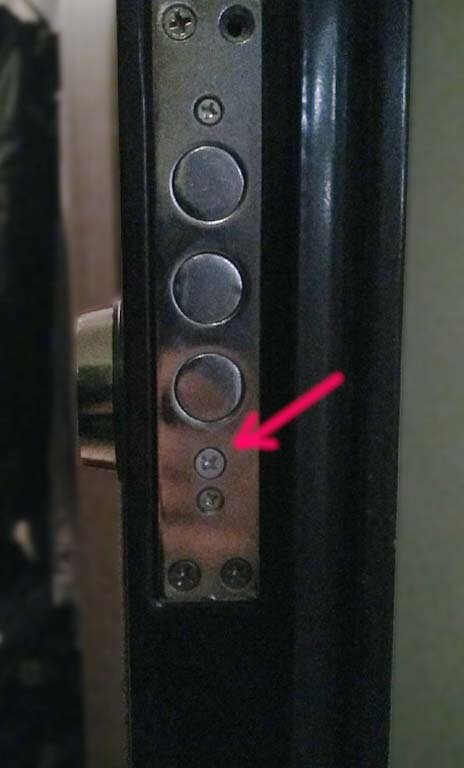 Крепление дверного замка