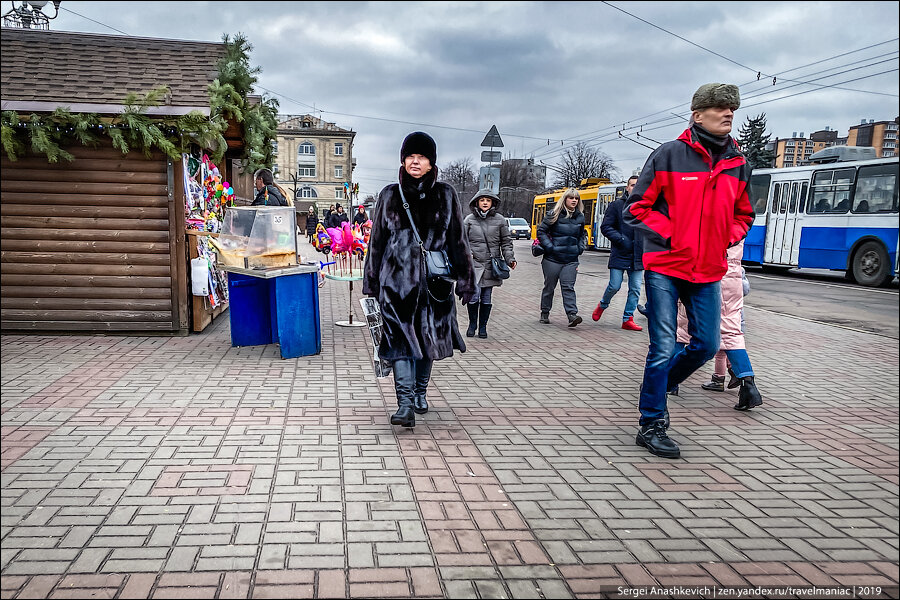 Украина в первые дни после Нового года: прогулка по улицам провинциального города