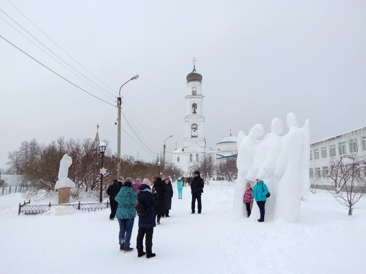 Перед входом в Раифский монастырь