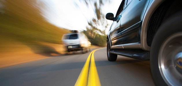 Оказывается, лишиться права на управление транспортным средством можно не только за пьяную езду и встречку, но и за множество других нарушений. Рассказываю о самых важных.  