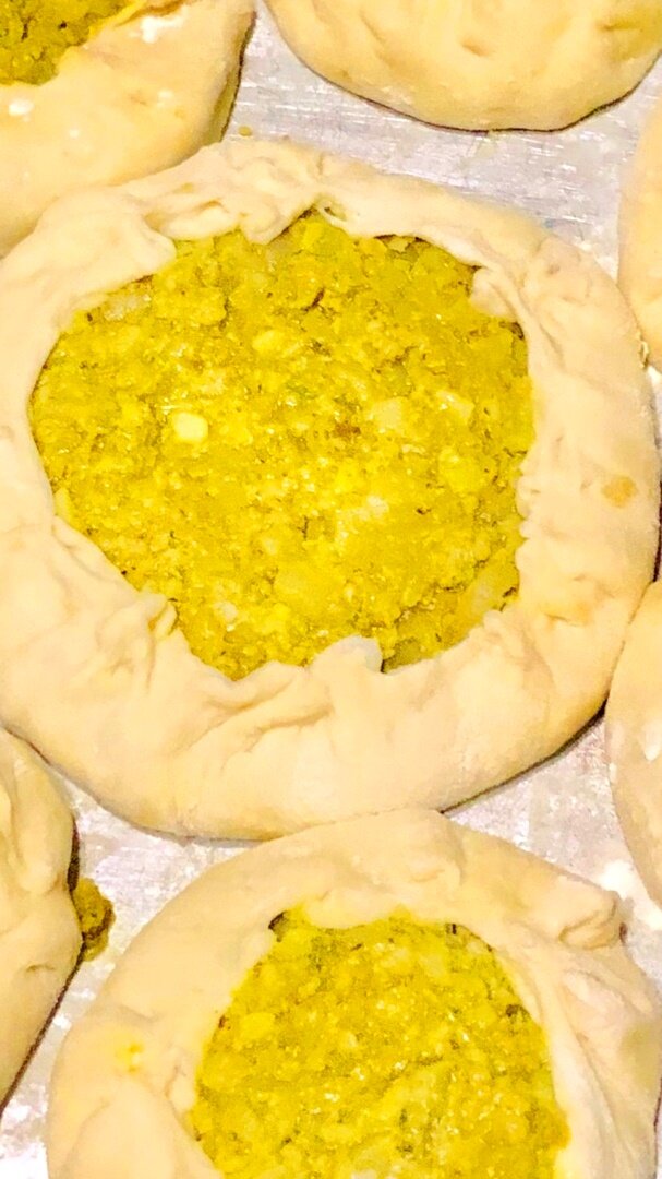 Пирог из пресного дрожжевого теста с филе индейки – пошаговый рецепт приготовления с фото