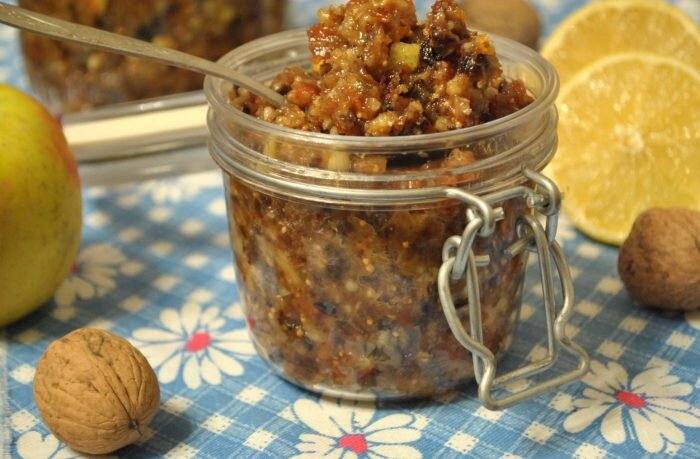 Еще полезнее орехи с медом и сухофруктами