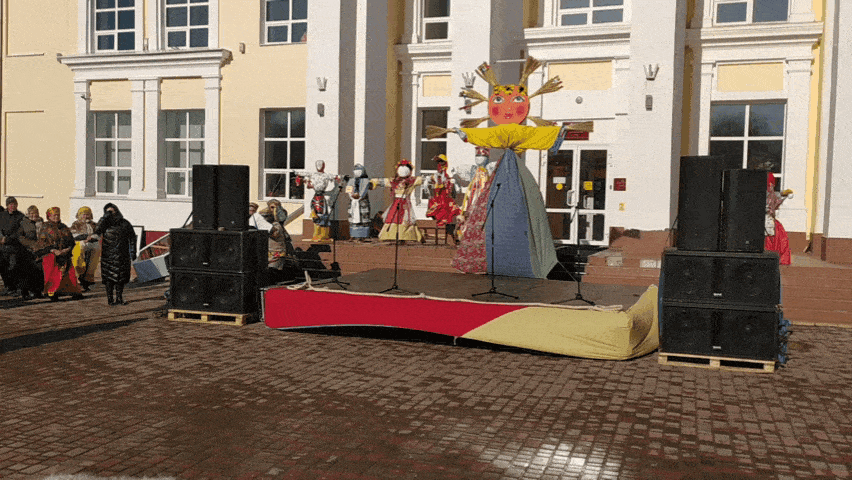 На праздновании Масленицы