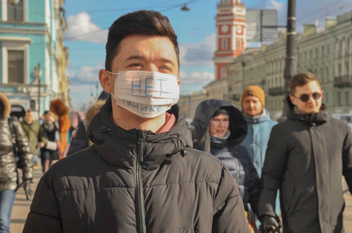 Масочный режим Петербург. Петербург люди в масках. Петербург люди. Люди в масках на улице СПБ.