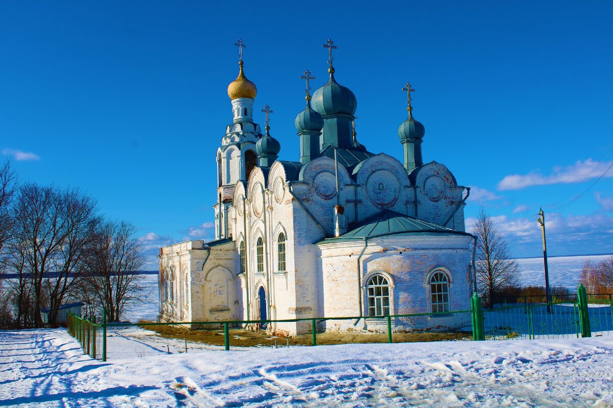 Побывали в старинном русском селе Троицкий-Посад, на улицах лежат дрова, а люди до сих пор едят вкусный хлеб из печи