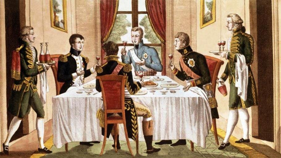 Наполеон за ужином с Александром I, прусским королем Фредериком-Гийомом III, и принцем де Бергом. Наверное, цыпленка пробуют. Фото Le Figaro