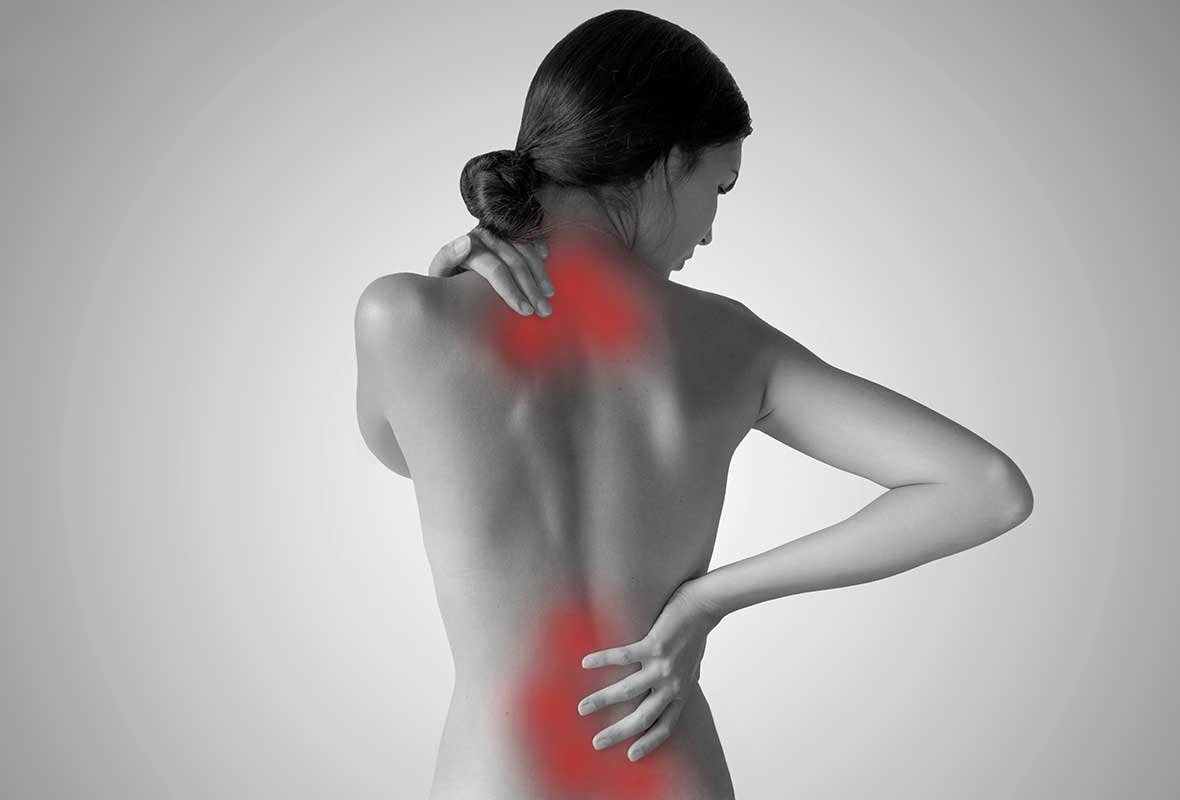 Почему болит спина в области лопаток?