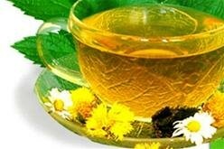 Этот рецепт стройности для ленивых содержит всего одно обязательное условие – необходимо в определенное время употреблять воду в определенных количествах. Производителя и источник происхождения воды выбирайте на свое усмотрение. Главное, чтобы жидкость не содержала газа. Запивать пищу нельзя, пейте строго до еды и через пару часов после нее. Не употребляйте напитки со сливками, сахаром и другими калорийными наполнителями.
