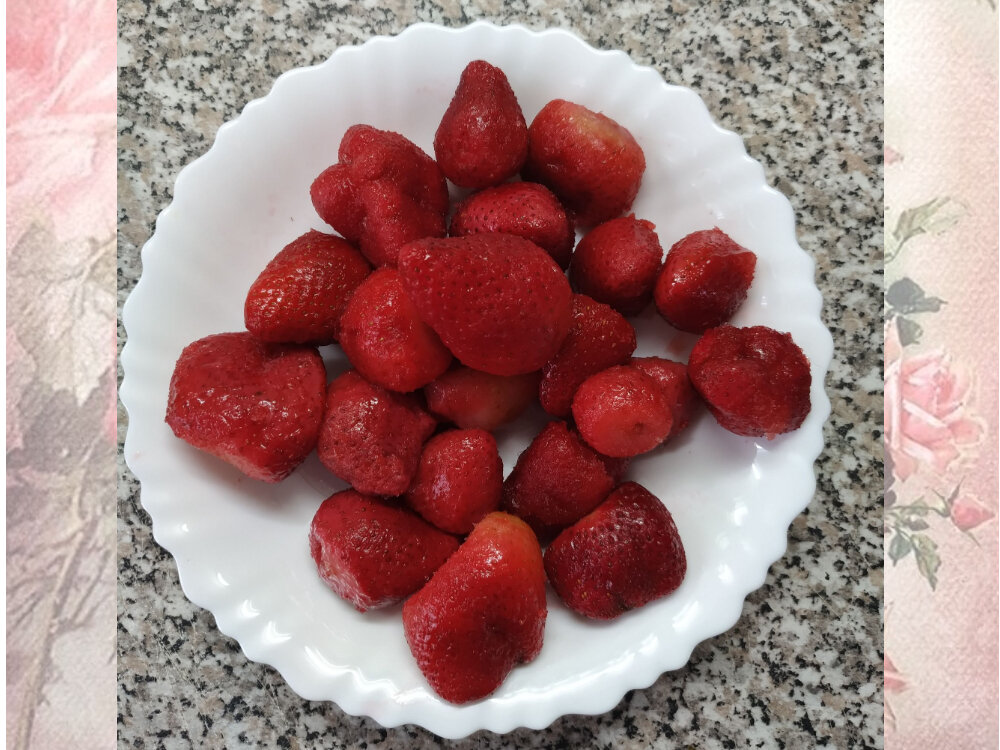 Клубнику покупала в магазине 135 руб. за килограмм