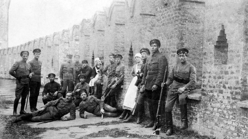 Латышские стрелки. Латышские стрелки 1918. Латышские стрелки РККА. Латышские стрелки охраняют Ленина в Смольном. Латышские стрелки 1918 год