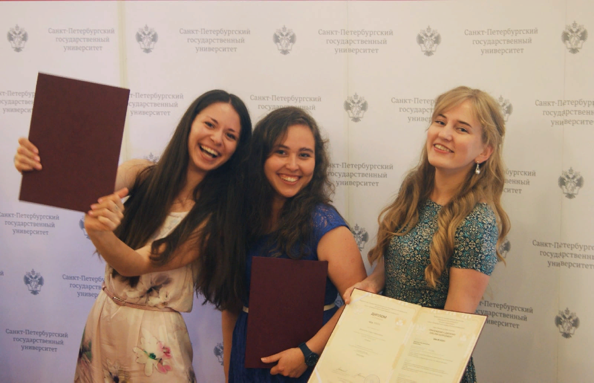 Это мы получили дипломы бакалавров