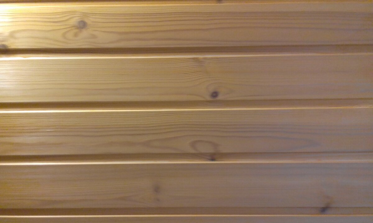 Внутренняя отделка дома вагонкой.