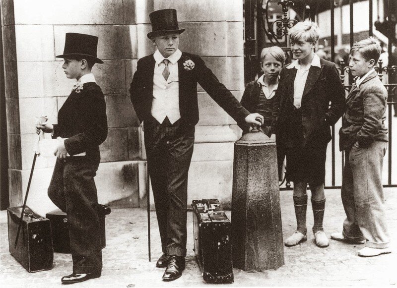 Фотография, иллюстрирующая классовое расслоение в довоенной Англии, 1937 год.
