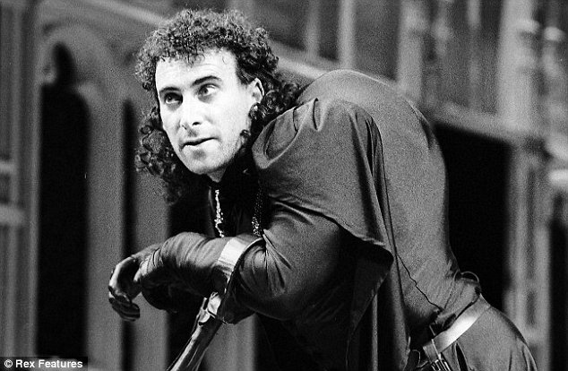 Энтони Шер в спектакле Королевской Шекспировской труппы, 1984 год. Нет, Ричард не был таким.