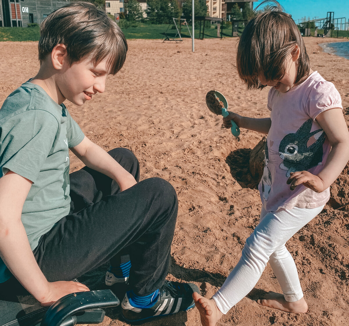 Особенно, когда на кону прогулка с братом :)