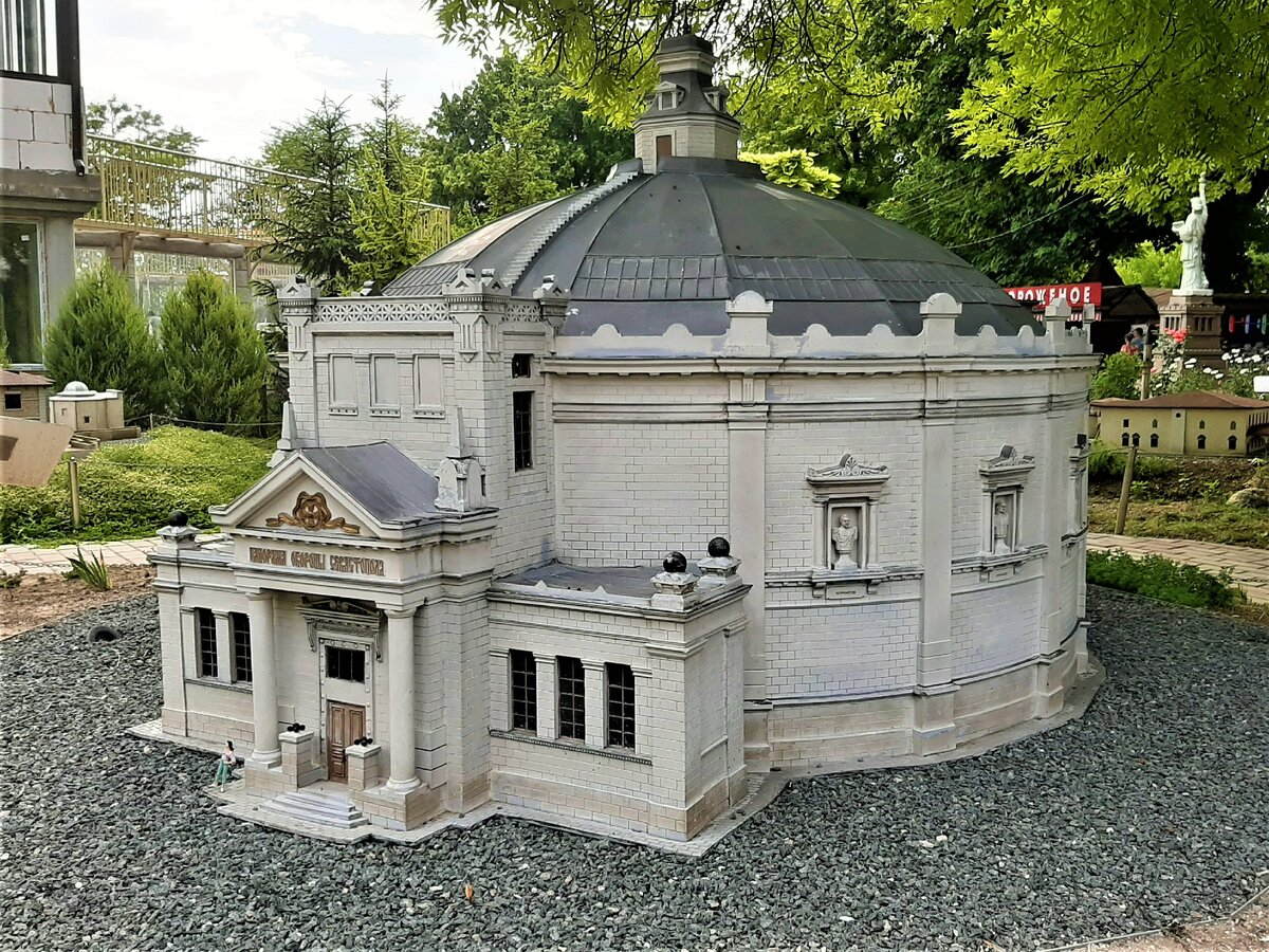 Парк миниатюр бахчисарай 2022. Дворец княгини ольги в киеве. Парк миниатюр бахчисарай аттракционы. Парк миниатюр бахчисарай 2023. Музей миниатюр в бахчисарае.