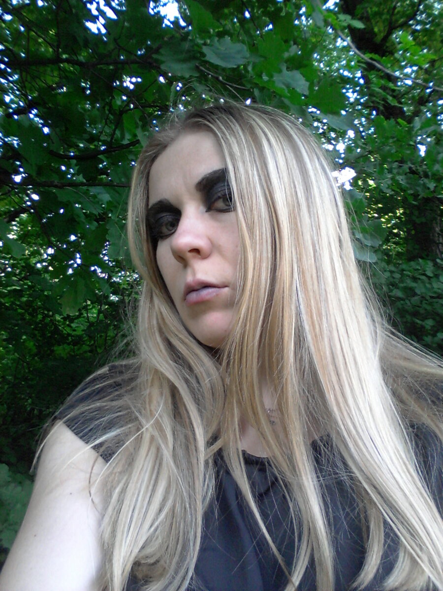 А ещё необычной и "не такой, как все", да-да. Можете "бомбить" сколько угодно по этому поводу. Можете даже улететь в космос и родить там сверхновую