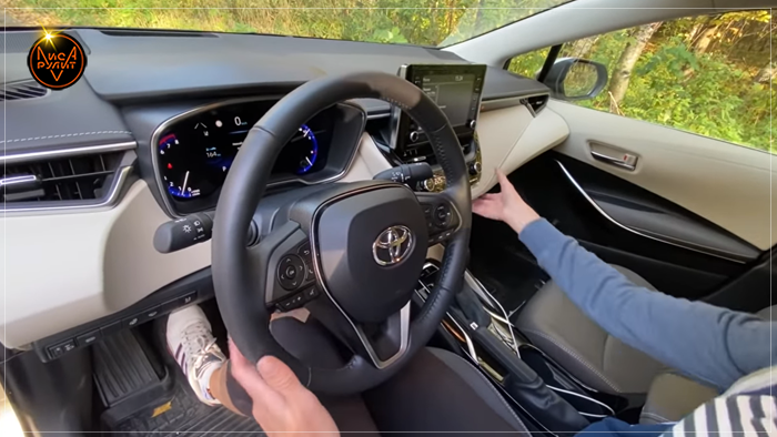 Отделка салона автомобиля Тойота Королла