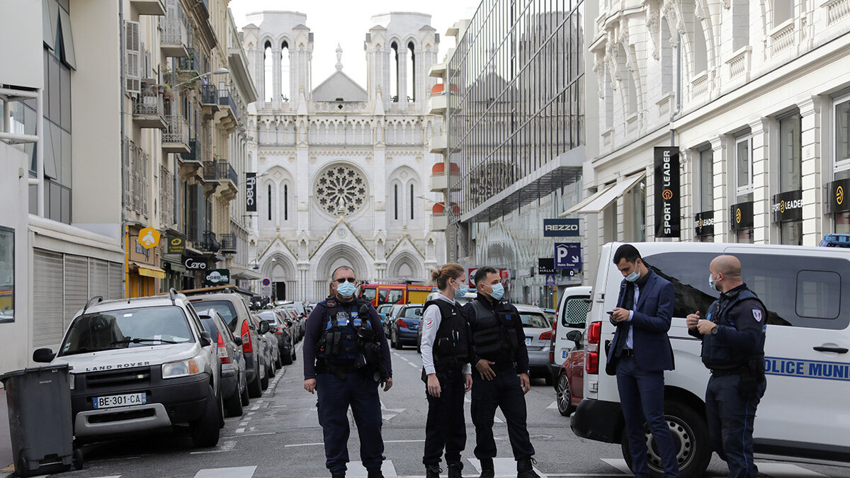 Фото в Ницце с места происшествия . 