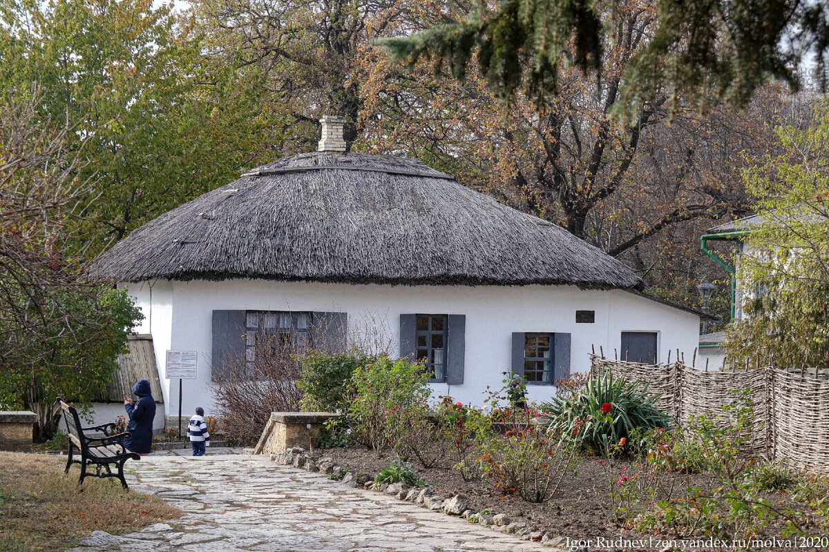 Дом, который снял Лермонтов за 100 рублей. Особенно шикарным не выглядит, правда?