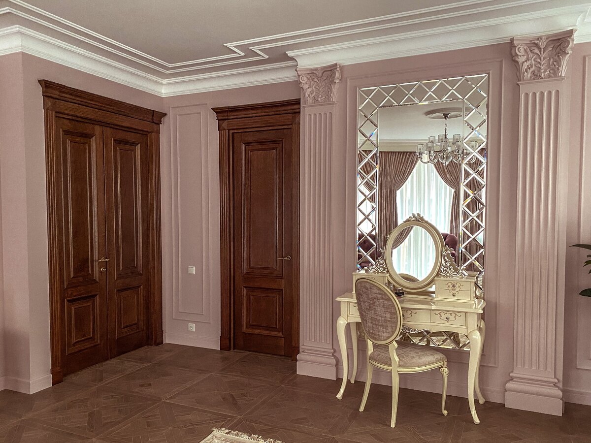 Одна из наших работ - модель GRAZIA в орехе, прекрасно вписалась в стиль.