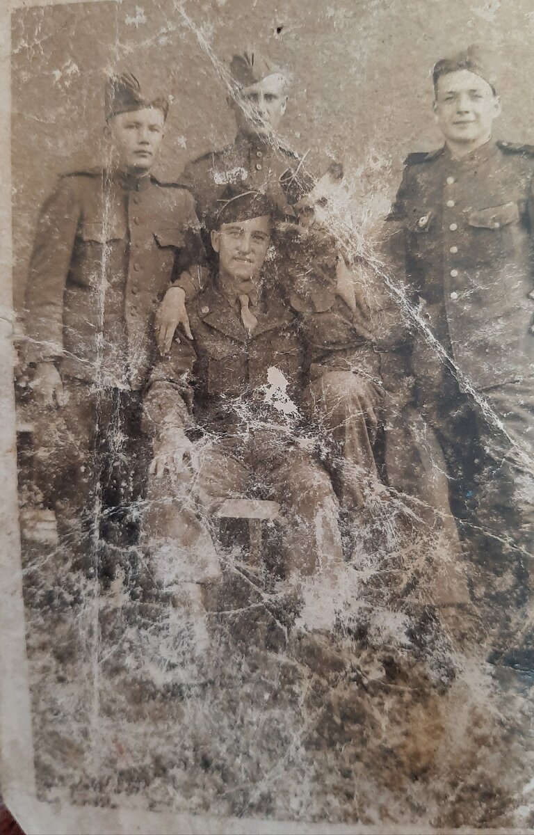 Встреча на Эльбе 1945г. (надпись на обороте фотографии из домашнего архива)