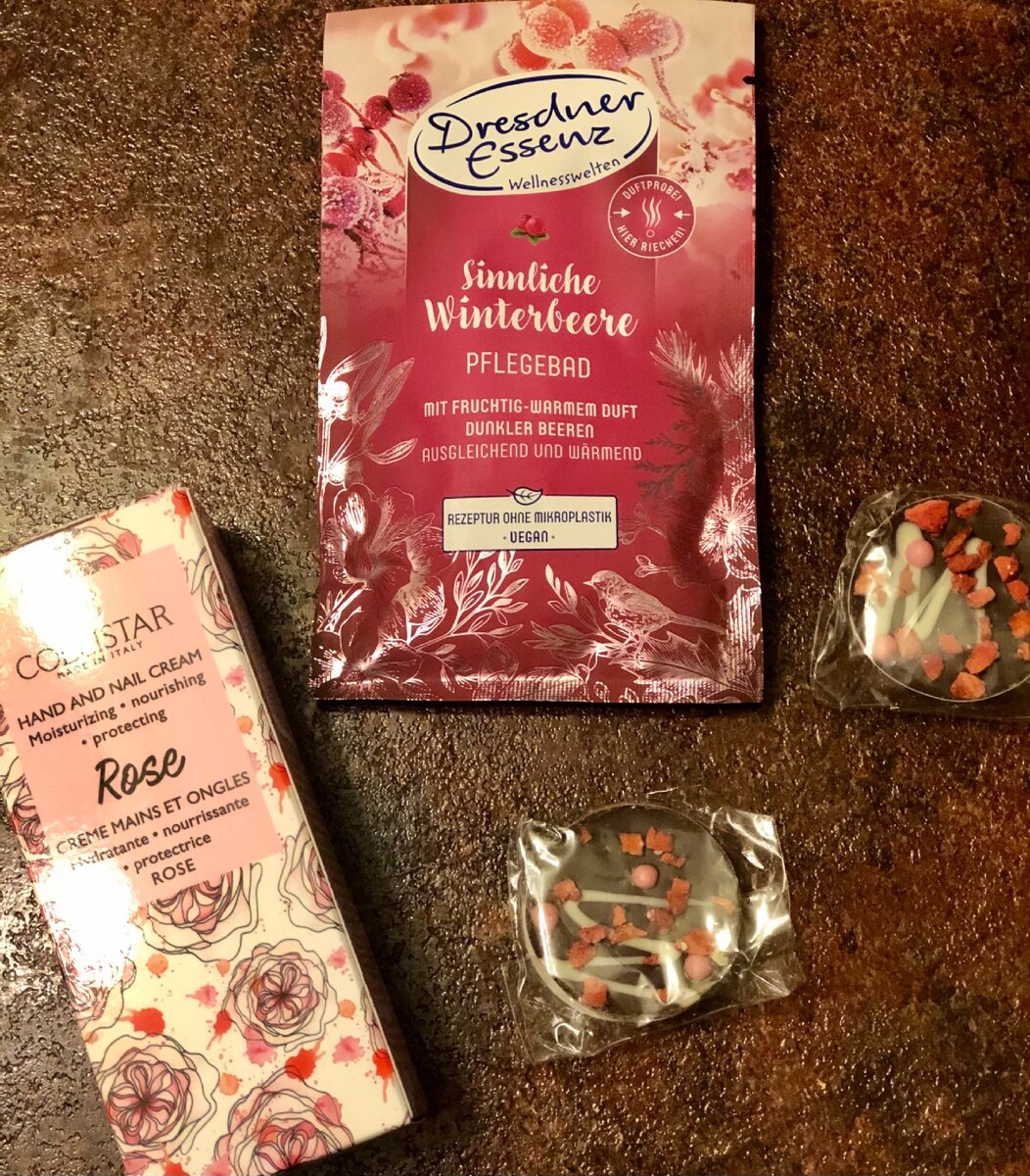 Колистар... прекрасные средства для ухода за собой. Если хотите себя побаловать, то выбирайте их. Отличные маски для волос и скрабы для тела