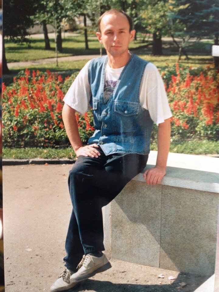 Романс "Снег,осень встречаем". 
Снег,осень встречаем,
Твоя улыбка,твой взгляд.
Без слов друг друга понимаем,
Мечты мои летят.
Без слов друг друга понимаем,
Мечты мои летят.

Осень встречаю,
Осень встречаю!

Снег,осень встречаем.
Судьба меня ведёт.
Чуда в жизни мы ожидаем,
Красотка меня поймёт.

Осень встречаю,
Осень встречаю!

Снег,осень встречаем,
Гляжу в твои глаза.
По снежной тропинке шагаем,
Над нами танцуют облака.

Осень встречаю,
Осень встречаю!


03.10.2017 год.