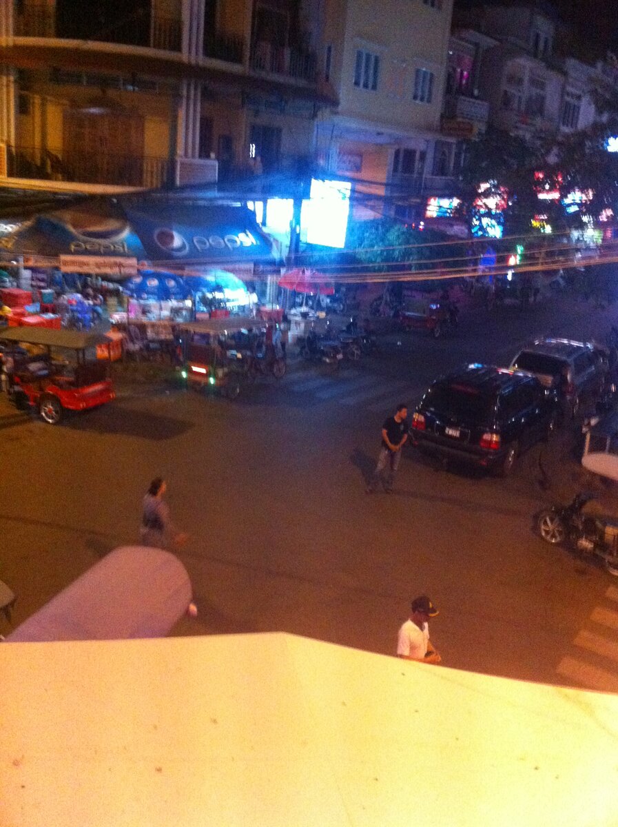 Вид на перекресток где гулял трансвестит