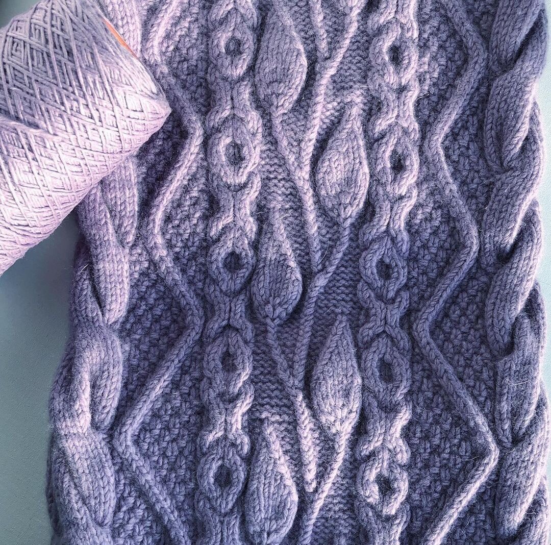 Узор составлен мною из множества небольших фрагментов и уравновешен в рядах