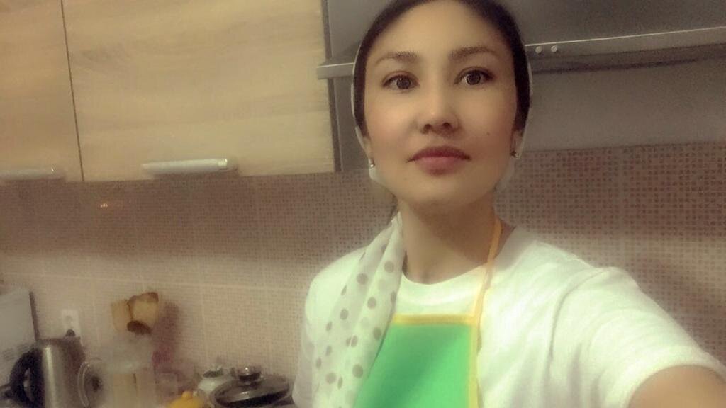 Суретте мен және менің ас үйім