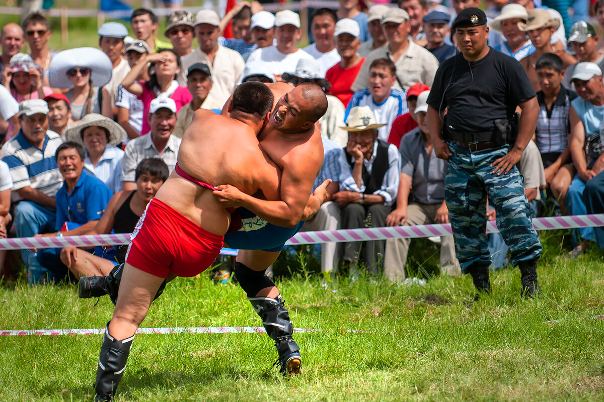 Борьба "Куреш" Решающая схватка - кто коснётся земли первым?