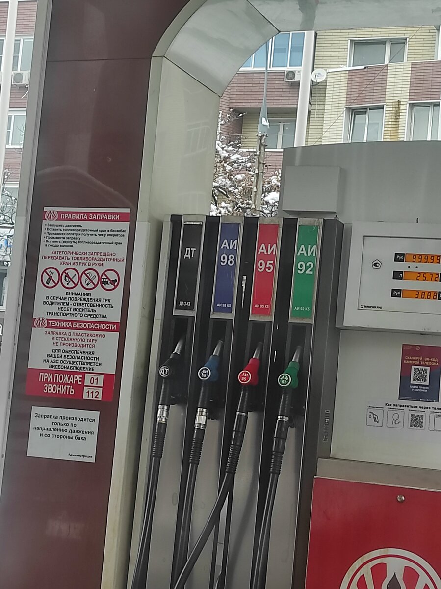 На фото бензоколонки одной из АЗС, на которой осуществляю заправку своего автомобиля
