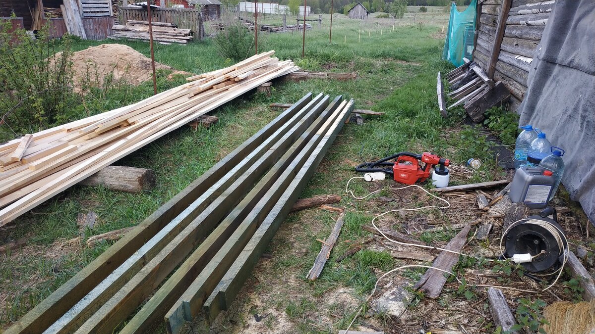 Обработка брусьев, используемых для ростверка фундамента.