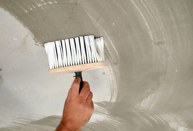 б) Затирка и уравнивание шпаклевки