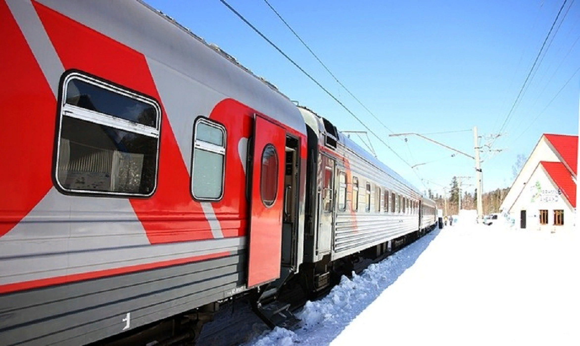 Ржд электричка новосибирск. Скорый поезд 857 Новосибирск - Новокузнецк. Пассажирский поезд. Поезд зимой. Туристический поезд.