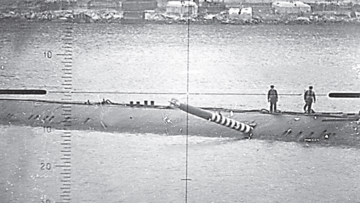 Учебная торпеда, пробившая легкий корпус подводной лодки К-178 во время стрельб 
5 ноября 1988 года