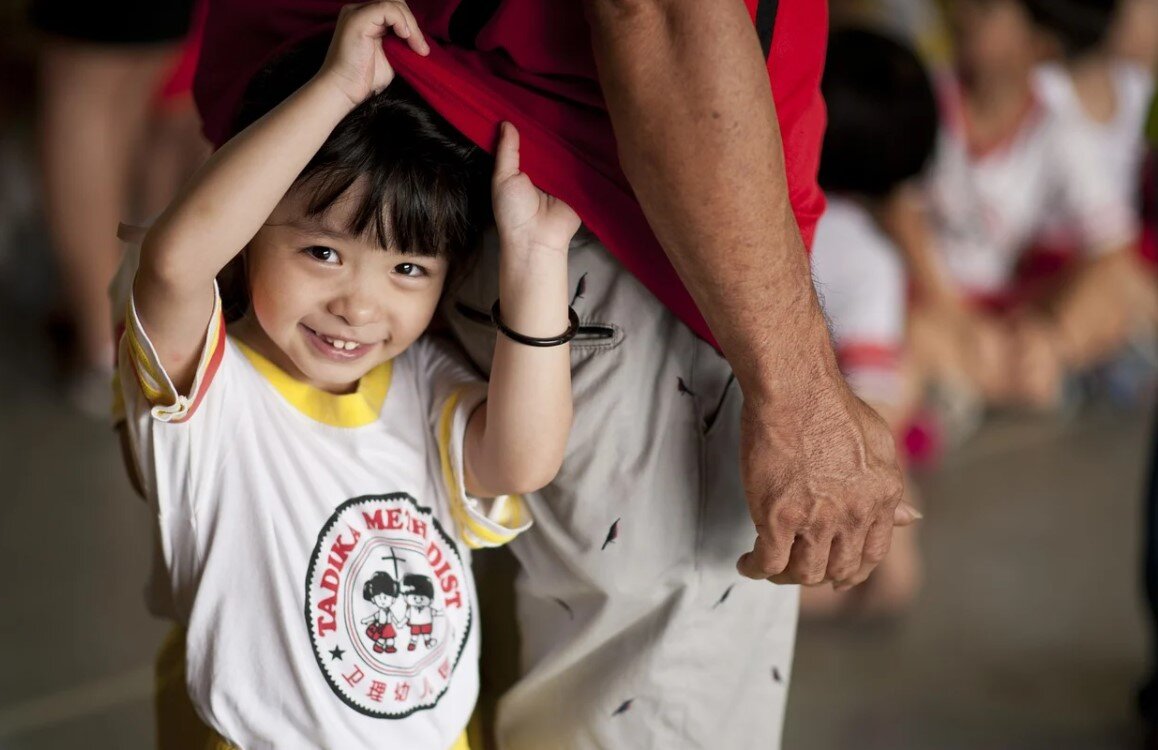 Пап и дочь японский. Дорама отец и дочь 2017. Японский папашка дочку. Азиатская семья. Папа на японском.